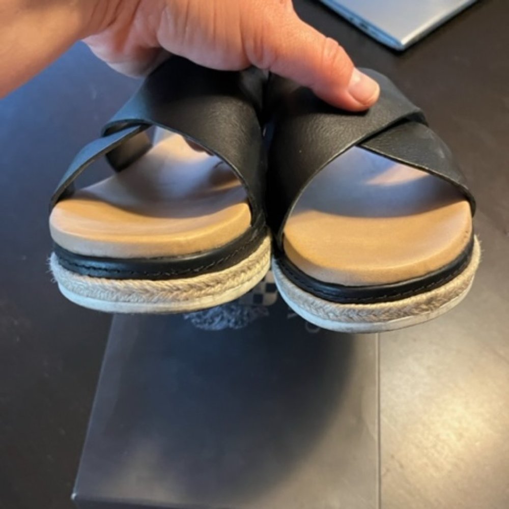 Vincent Camuto Rickert Slides, 8.5 - Picture 4 of 5